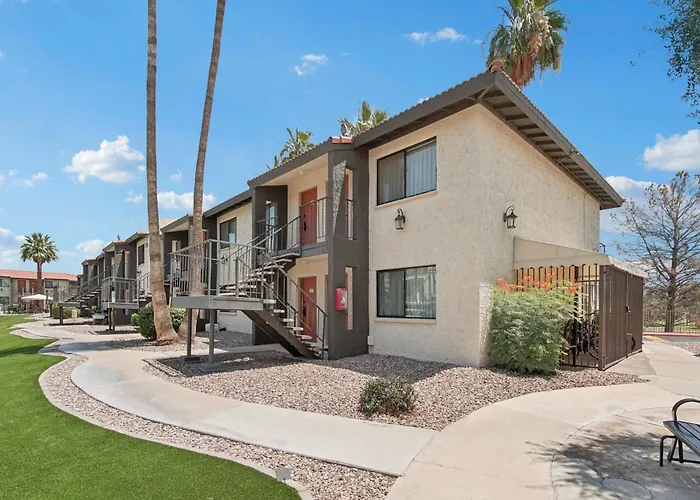 128 Fully Furnished 1br Suite-prime Location