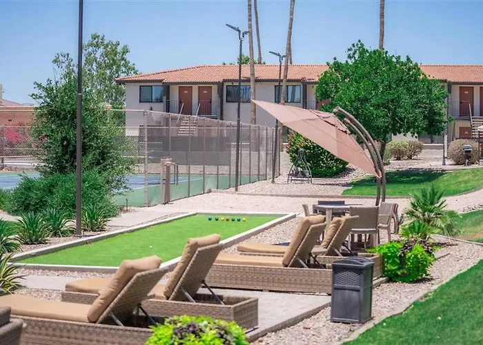 128 Fully Furnished 1br Suite-prime Location